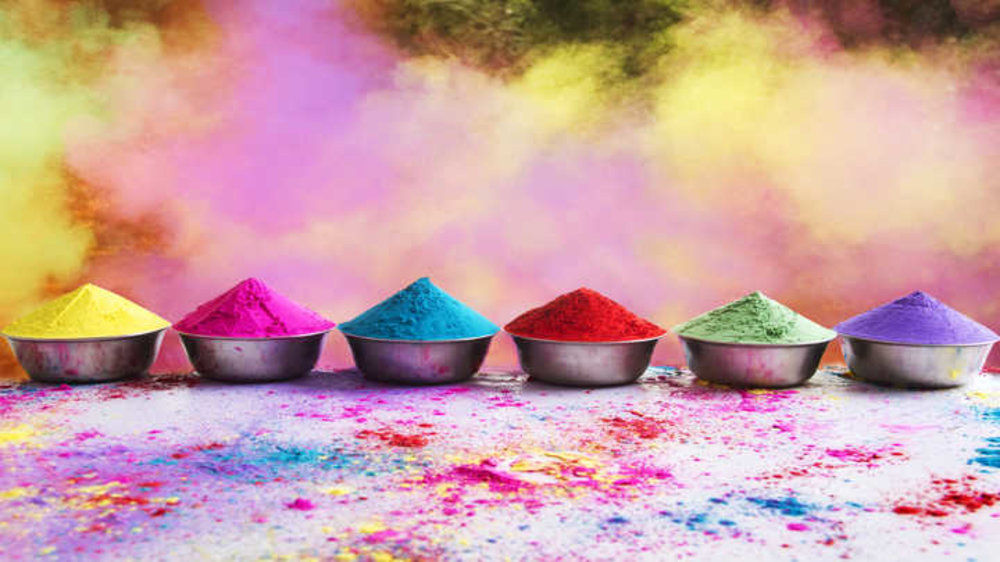 How to wash off colors from your eyes, skin and hair after Holi